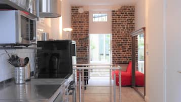 雪櫃、微波爐、焗爐、爐具