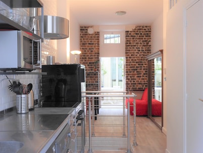 Eiffel Tower - Duplex & private patio - Centre of Paris