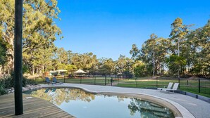 Outdoor pool - Bela Vista Spa Cabin (Vacy)