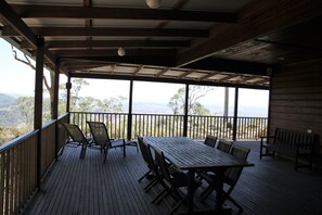 Outdoor dining - Bela Vista Spa Cabin (Vacy)