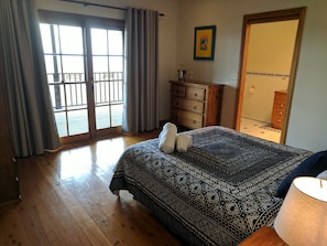 Familien-Ferienhütte, 3 Schlafzimmer, Bergblick | 3 Schlafzimmer, Verdunkelungsvorhänge, Bügeleisen/Bügelbrett, Bettwäsche