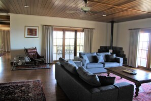Living area - Bela Vista Spa Cabin (Vacy)