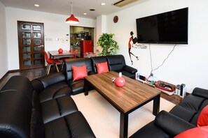 Departamento, 2 habitaciones | Sala de estar | Televisión y consola de videojuegos 