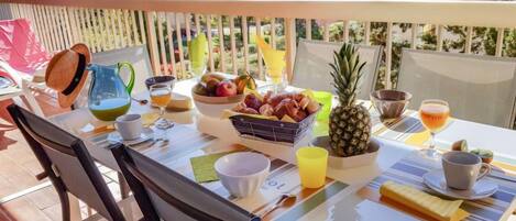 تناول الطعام بالخارج