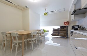 Standard Room | Private kitchen | Fridge, microwave, stovetop, electric kettle