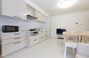 Private kitchen - 100sqm Asakusa Apartment (Tokyo)