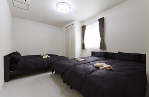 2 bedrooms, desk, free WiFi - 100sqm Asakusa Apartment (Tokyo)