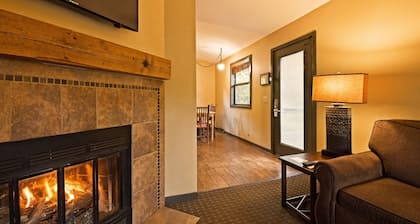 Wisconsin Dells | Pool & Waterpark Access | 2BR Cottage