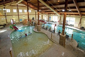 A heated pool - Wisconsin Dells | Pool & Waterpark Access | 2BR Cottage (Wisonsin Dells)