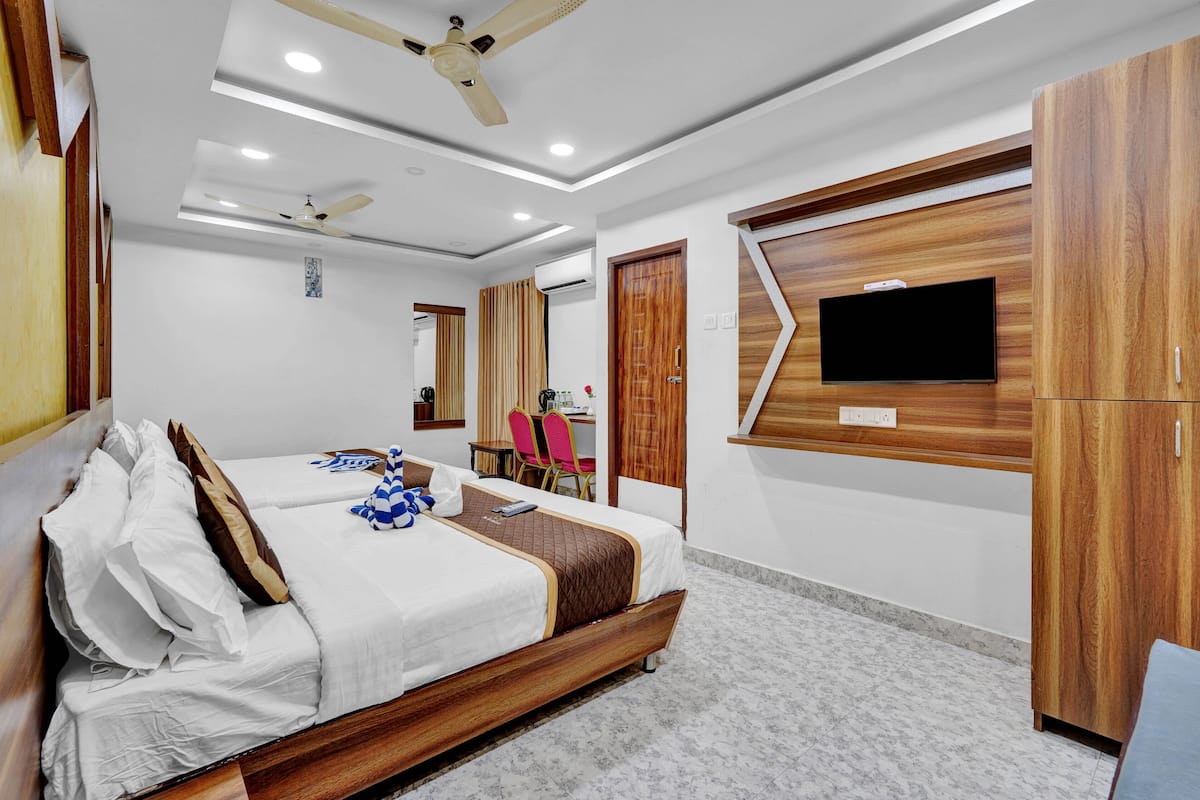 1 bedroom, premium bedding, memory-foam beds, in-room safe