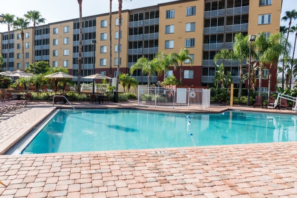 Een verwarmd zwembad