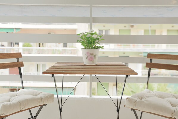 Unclassified image, 1 of 21, button