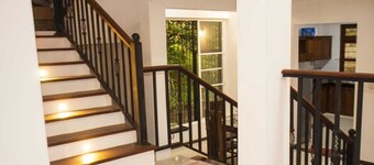 Luxurious modern 2 BR home with complimentary breakfast