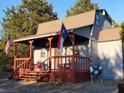 Cute Cabin! Secluded and surrounded by Nature.