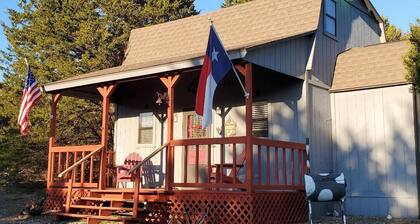 Cute Cabin! Secluded and surrounded by Nature.