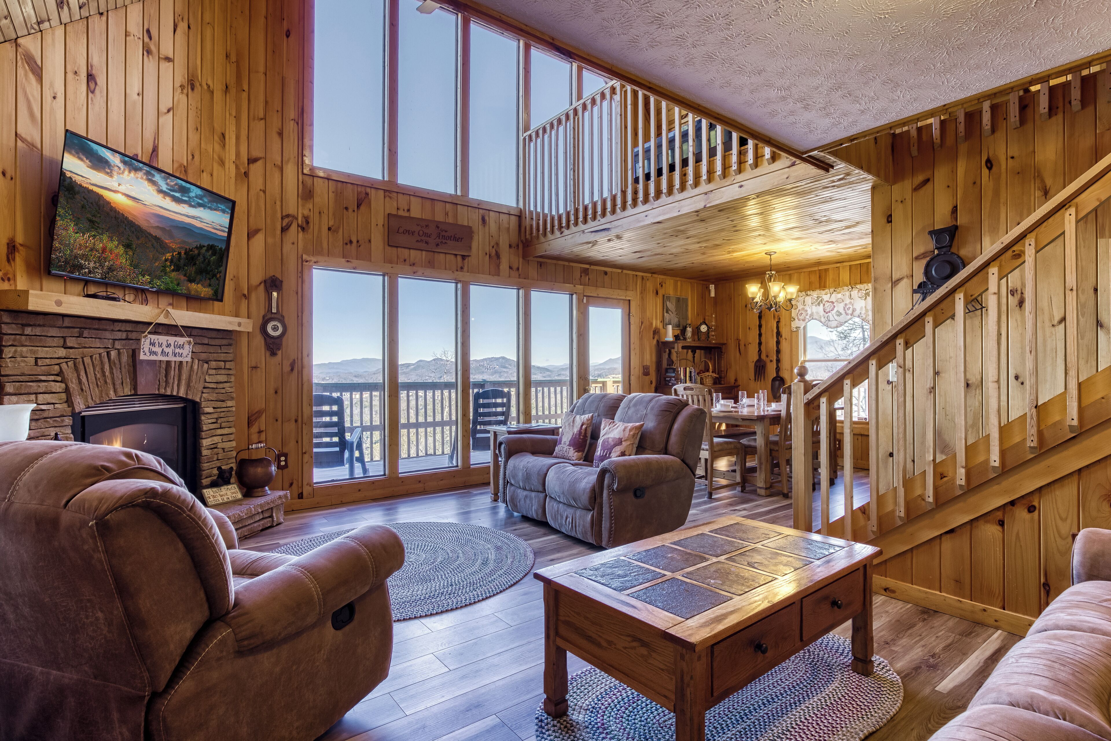 TV connectée, cheminée, jeux vidéo, lecteur de DVD