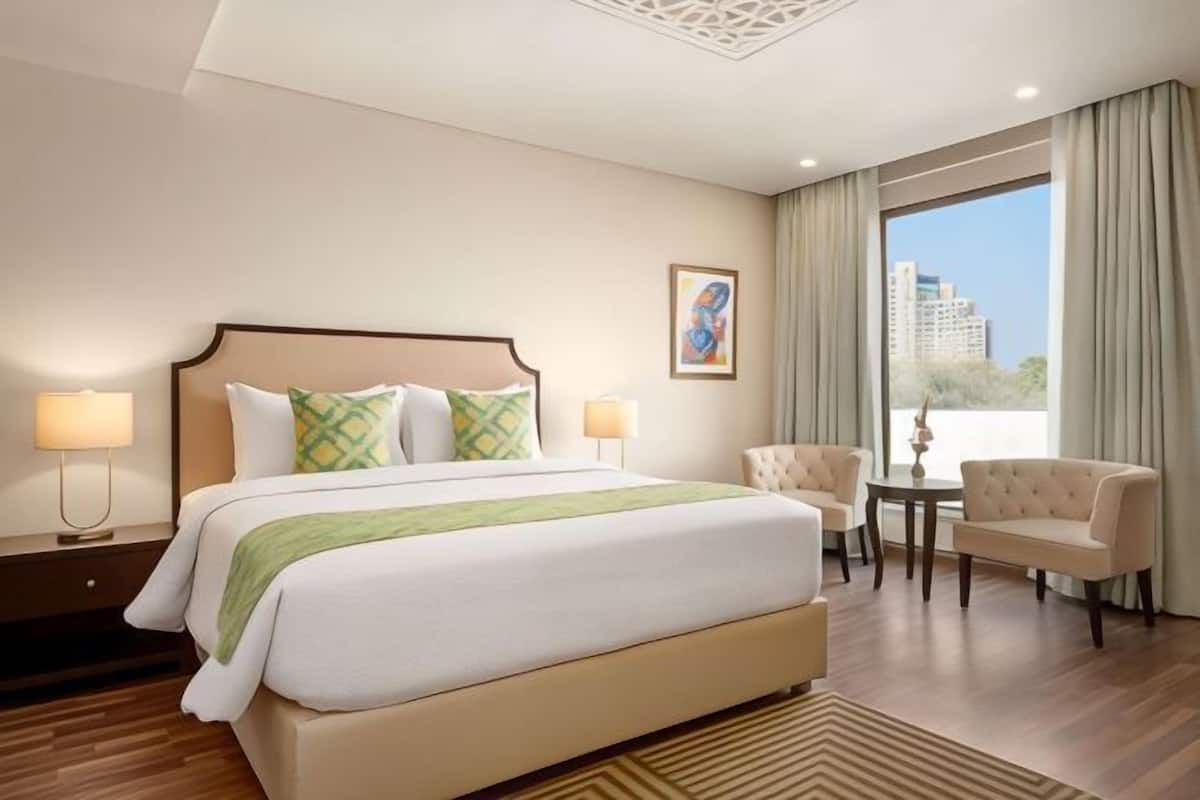 Minibar, in-room safe, individually decorated, individually furnished