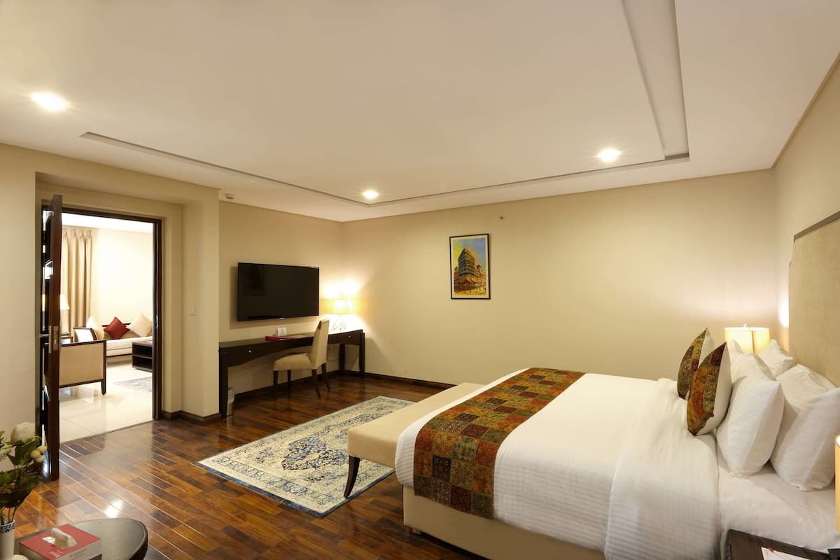 Royal Suite, Multiple Beds, Non Smoking | Minibar, in-room safe, desk, laptop workspace