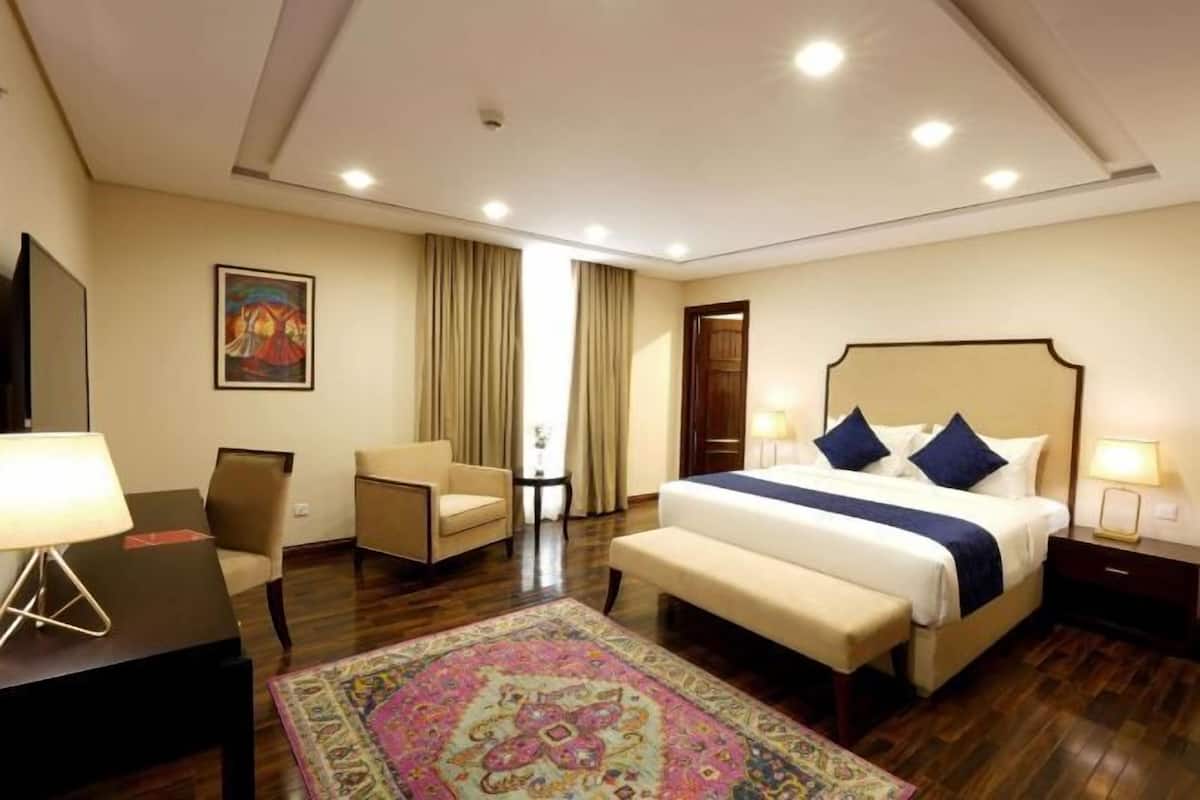 Minibar, in-room safe, individually decorated, individually furnished