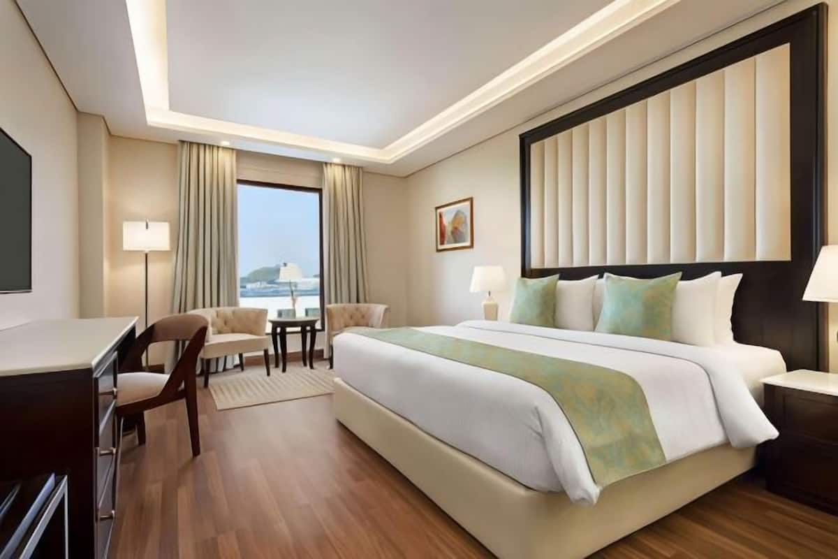 Minibar, in-room safe, individually decorated, individually furnished