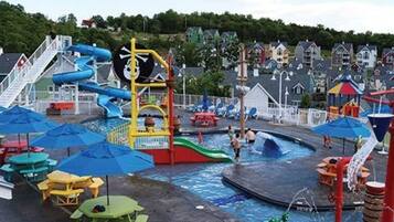 Piscine couverte, piscine extérieure