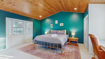 3 habitaciones, tabla de planchar con plancha, internet y ropa de cama