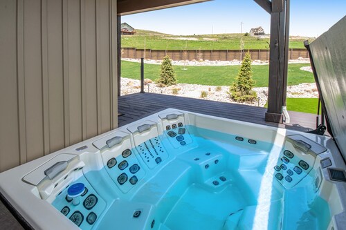 Family-friendly Home w/ Lake & Mtn. Views and Private Hot Tub - close to marina