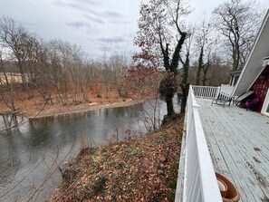 Terrace/patio - Creekside 3-bedroom house with heated indoor swimming pool in Cogan Station (Cogan Station)