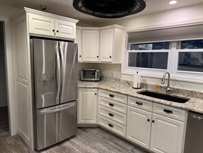 Mikrowelle, Ofen, Herdplatte, Geschirrspüler