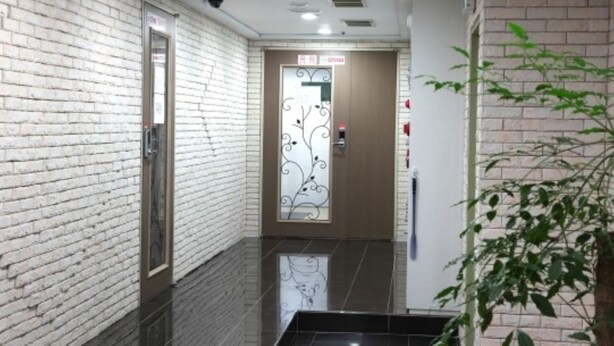 Interior entrance - Apple House (Dongducheon)