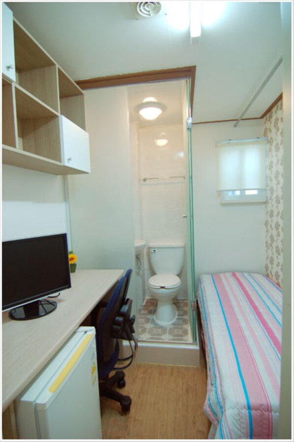 Standard Room | Soundproofing, free WiFi