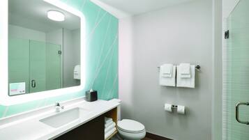 Amenidades de baño gratuitas, secadora de cabello, toallas, jabón