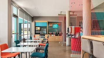 Tägliches inbegriffenes kontinentales Frühstück