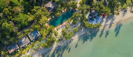 On the beach, white sand, free beach shuttle, beach bar