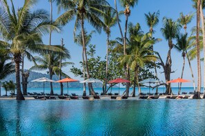 On the beach, white sand, free beach shuttle, beach bar