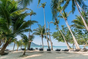 On the beach, white sand, free beach shuttle, beach bar