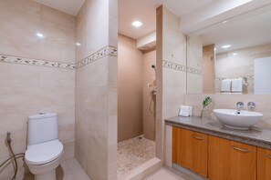 Vila | Banheiro | Chuveiro/banheira combinados, banheira de hidromassagem