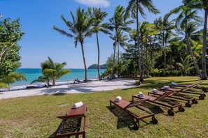 On the beach, white sand - Coral Cove Beachfront Villa - Koh Chang (Ko Chang)