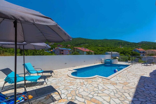 Pool - Holiday apartment with pool and jacuzzi (Klenovica)