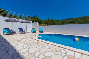 Pool - Holiday apartment with pool and jacuzzi (Klenovica)