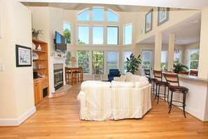 平板电视、壁炉、DVD 播放器、桌上足球