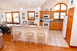 Fridge, microwave, oven, stovetop - Oceanside, Close to beach, private pool, Hot Tub, OL1, Wild and Wonderful (Corolla)