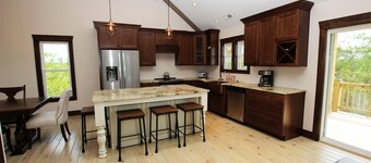 Oceanside, Private Poll, Hot Tub, Pool Table, Wild Horses, 4x2257, Whispering Pines