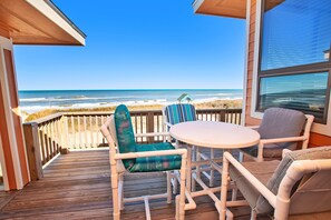 屋外ダイニングエリア