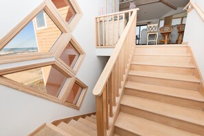 Interior - Oceanfront, Ocean Views, Sun Decks, BS7, Bernices Dream (Duck)