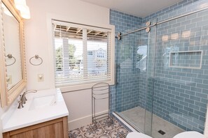 Douche, serviettes fournies