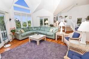 TV, fireplace, ping pong - Oceanside, Pool table, Priv Pool, Hot Tub, Community Amenities, 1, Ship's Chandler (Corolla)