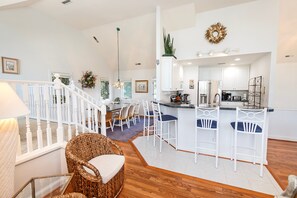 Fridge, microwave, oven, stovetop - Oceanside, Pool table, Priv Pool, Hot Tub, Community Amenities, 1, Ship's Chandler (Corolla)