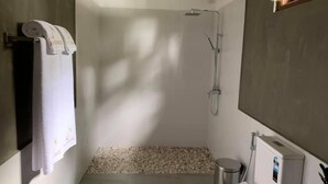 A modern bathroom with a shower, a toilet, and a sink. - JAS Residence Pool Villa (Divulapitiya)