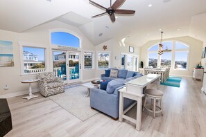 Flat-screen TV, fireplace, DVD player